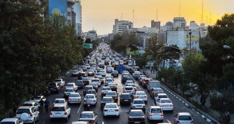 蚂蚁庄园10月1日：国庆自驾出游时，遇到一两分钟的堵车，汽车需要熄火吗？